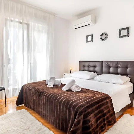 아파트 Rooms&apartments Zelux *