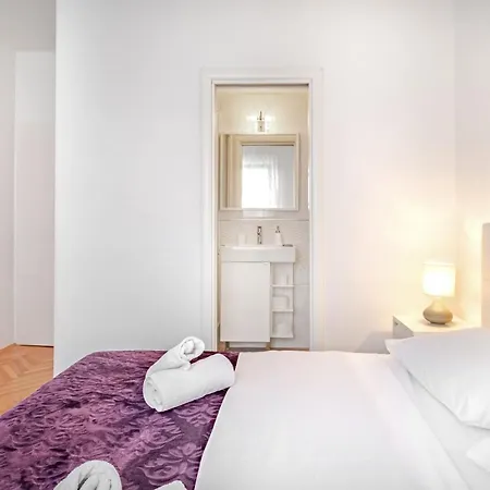 아파트 Rooms&apartments Zelux