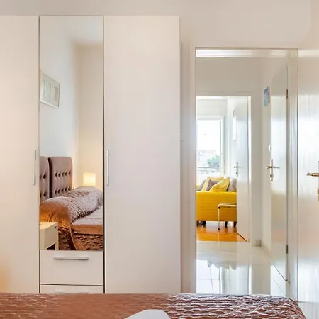 Rooms&apartments Zelux *