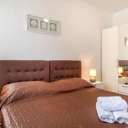 Rooms&apartments Zelux 아파트 *