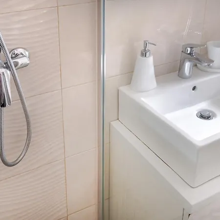 公寓 Rooms&apartments Zelux *