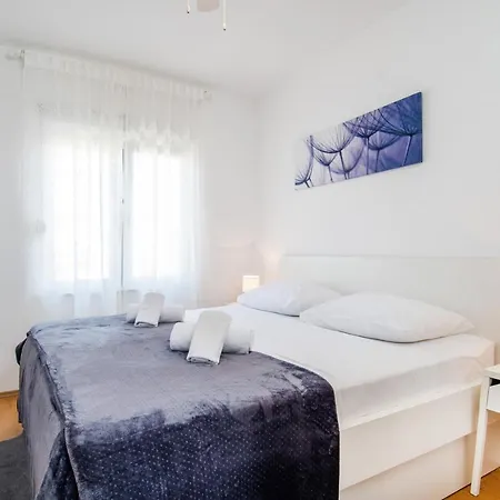 Rooms&apartments Zelux *