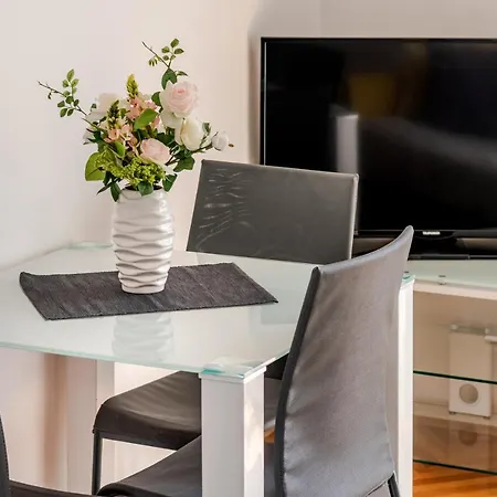 Rooms&apartments Zelux