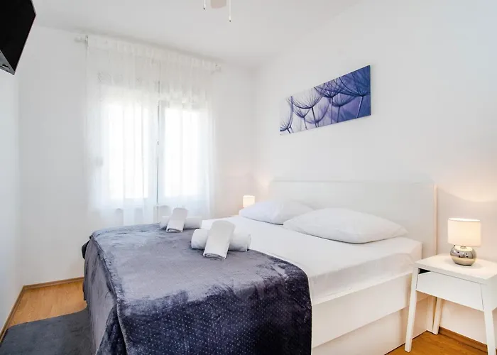 Rooms&apartments Zelux *