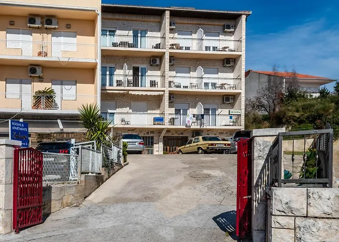 Rooms&apartments Zelux Apartment