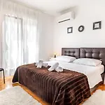 公寓 Rooms&apartments Zelux *