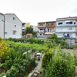 公寓 Rooms&apartments Zelux *