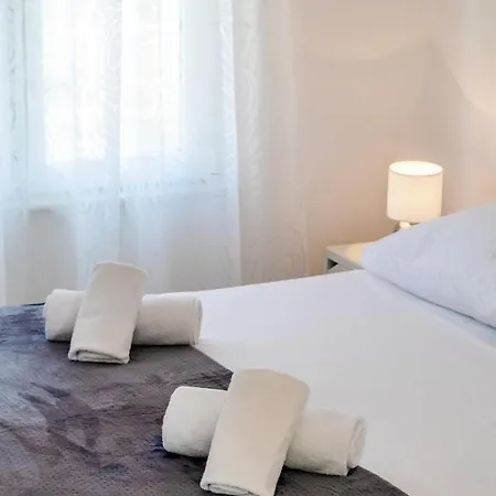 Apartment Rooms&apartments Zelux Split