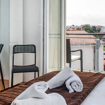 Rooms&apartments Zelux Апартаменти *