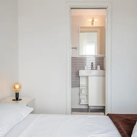 Rooms&apartments Zelux Apartment