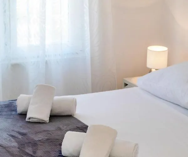 Apartment Rooms&apartments Zelux Split