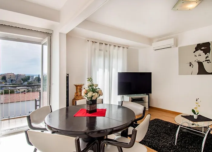 Rooms&apartments Zelux Apartment *