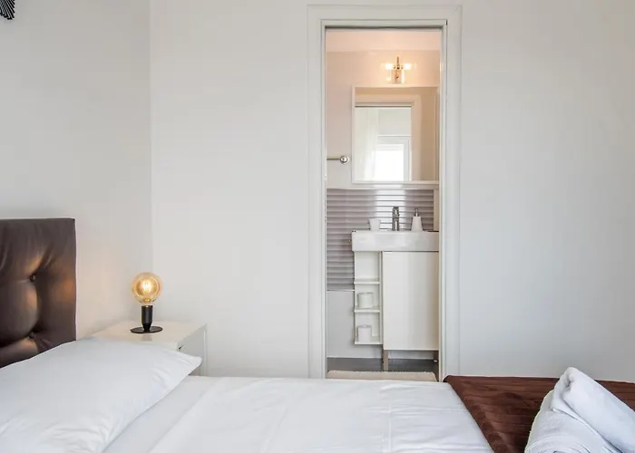 Rooms&apartments Zelux Apartment