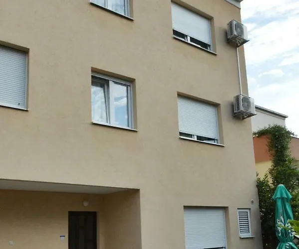 Rooms&apartments Zelux Apartment *